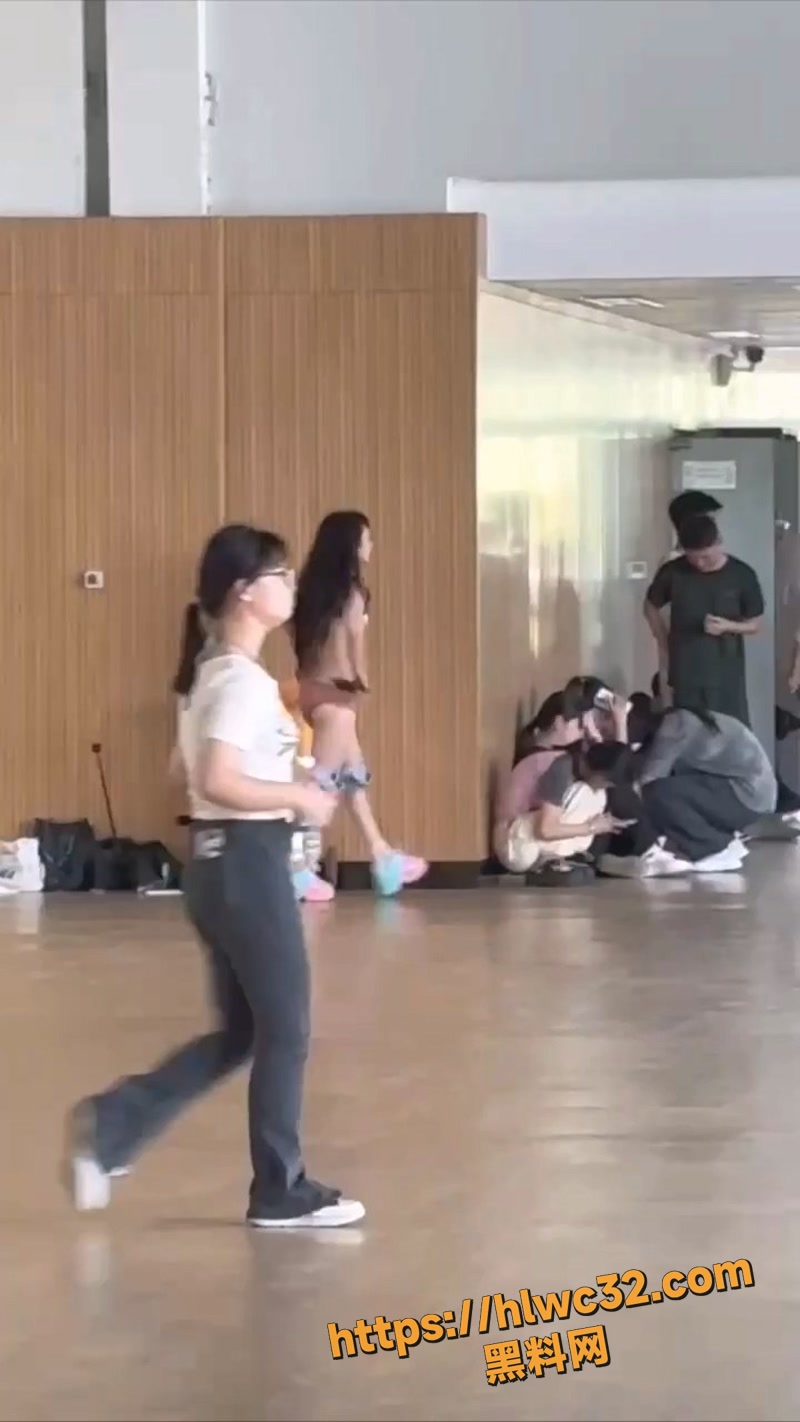 01荆州体育大学生骗财骗色1 1wm
