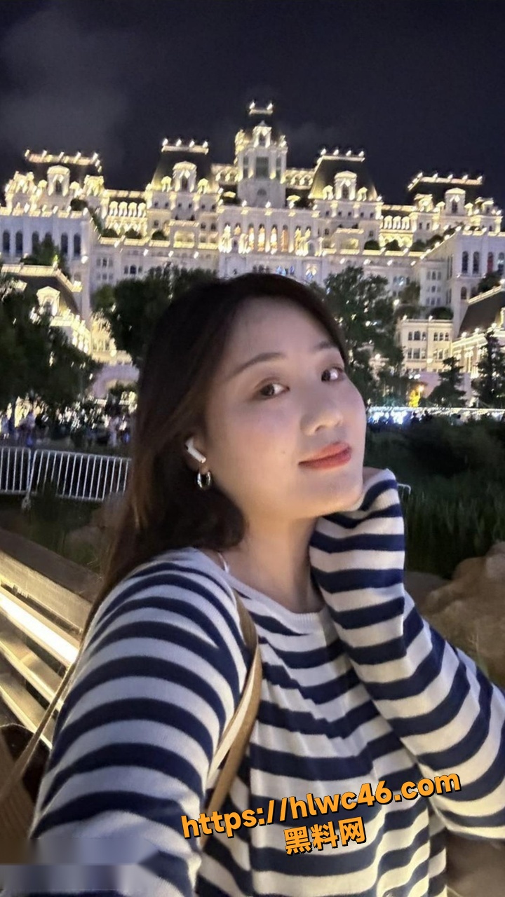 推特依依揉奶诱惑