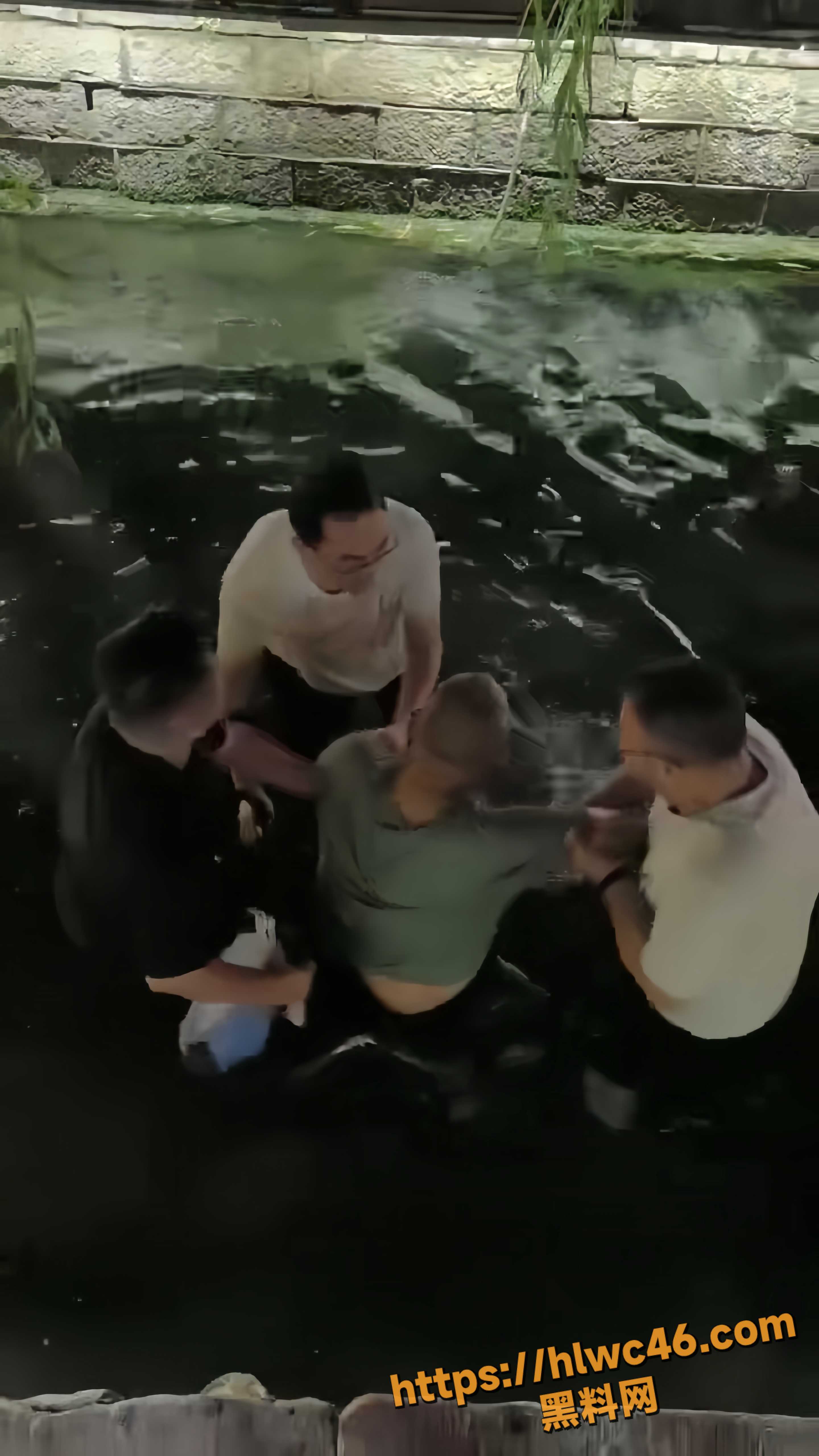 星辰映画旅拍店老板救人视频2