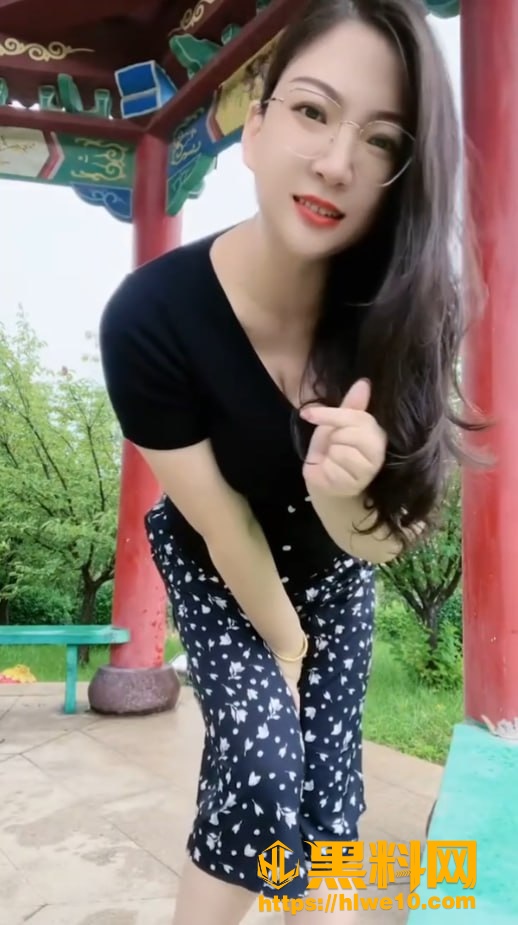 抖音网红王秘书抠穴自拍